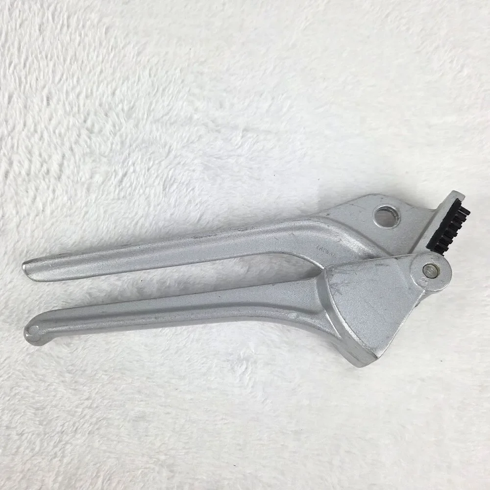 Vintage‎ Aluminum Garlic Press – Made in Taiwan – Sturdy Kitchen Tool